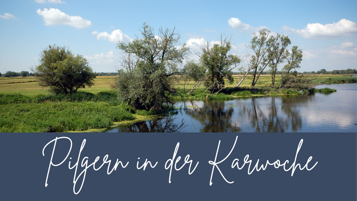 Malerische Landschaft, die die Pilgerreise durch eine friedvolle, grüne Sumpflandschaft während der Karwoche darstellt.