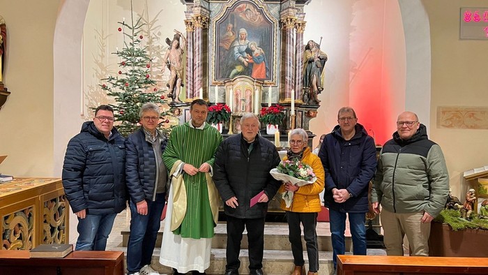 Ehrende und Geehrte (v.l.n.r.) Frank Gollbach, Bernd Heller (beide Verwaltungsrat) , Pfarrer Markus Günther, Alfred und Anita Gollbach, Manfred Schmitt (stellvertretender Vorsitzender Verwaltungsrat) und Matthias Budenz (geschäftsführender Vorsitzender Ve