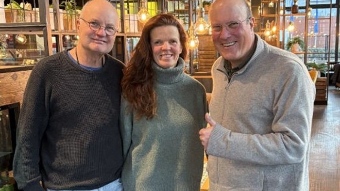 Das Bild zeigt von links: Ralf Hansmeyer, Alexandra Grzesch und Pfarrer Ansbert Junk