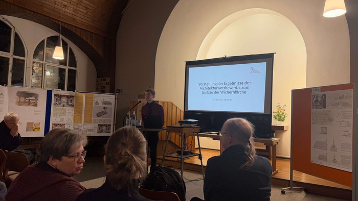 Bild von der Informationsveranstaltung zum Umbau der Wichernkirche