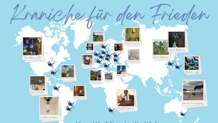 Weltkarte mit Fotos der Kraniche, die der Gemeinde von überall auf der Welt geschickt wurden. Mit Markierung und Auflistung der Orte.