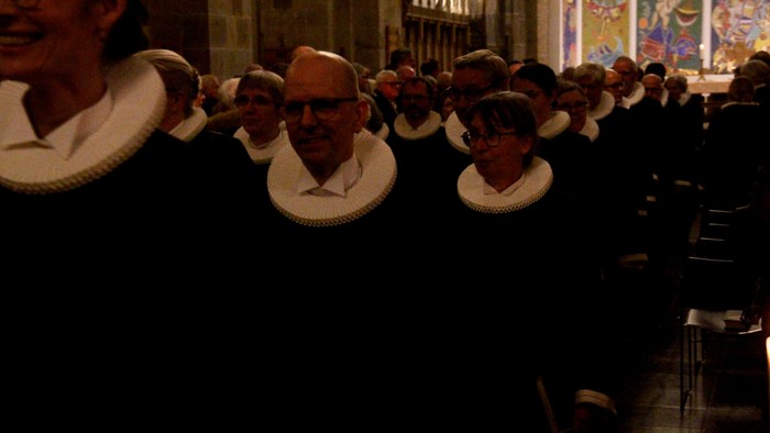 En lang række af præster går ud af Ribe Domkirke