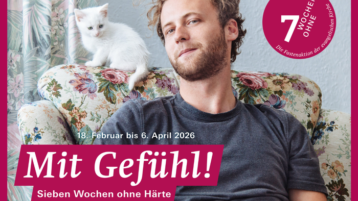 Plakat zur Bewerbung einer siebenwöchigen emotionalen Fastenzeit-Reihe mit einem Mann und einer Katze, inklusive einer Kirchenveranstaltungsankündigung.
