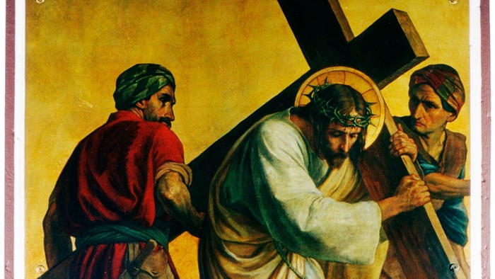 Eine Darstellung von Jesus, der das Kreuz trägt, wobei Simon von Cyrene ihm hilft.