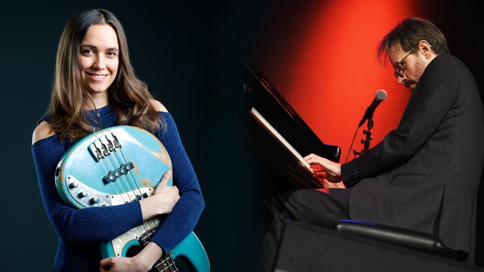 Eine Bassgitarristin schaut in die Kamera. ein Pianist spielt Klavier.