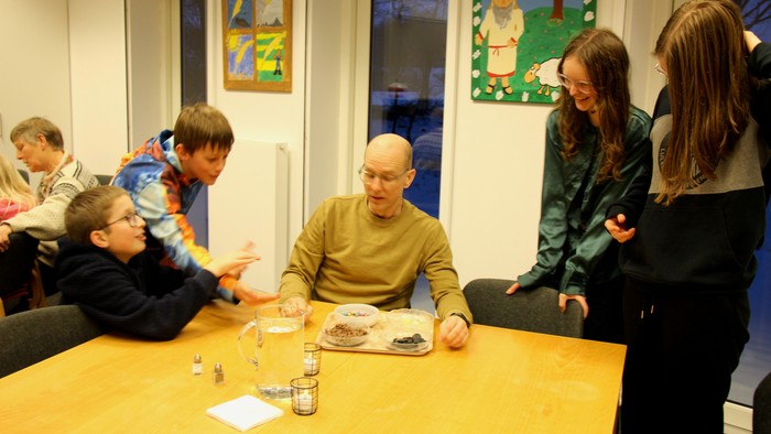 Markus, præsten, var ret ombejlet, da han havde slik, man skulle plage om