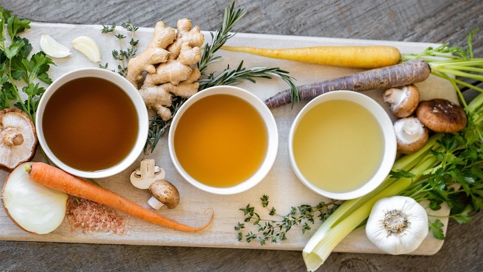 Darstellung von drei Suppentellern mit unterschiedlichen Suppen