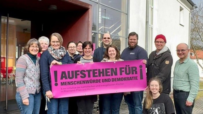 Aufstehen für Gruppenbild