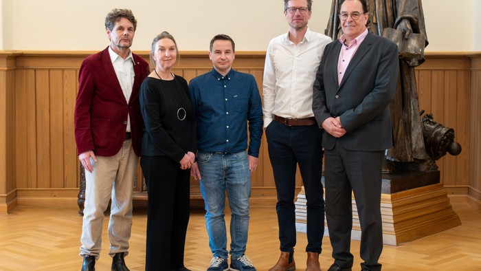 Pfarrer Peter Storck vom Evangelischen Kirchenkreis Berlin-Stadtmitte, Geschäftsführerin Corinna Boldt und Prokurist Marcel Kurscheit von der Die Wille gGmbH sowie Dr. Hans-Gerd Conrad, Kaufmännischer Vorstand des Paul Gerhardt Stifts und Stiftsvorsteher
