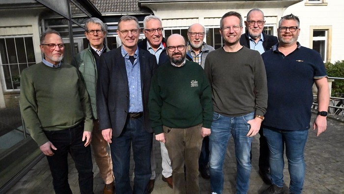 Auf dem Bild sieht man das Vorbereitungsteam und die Referenten.