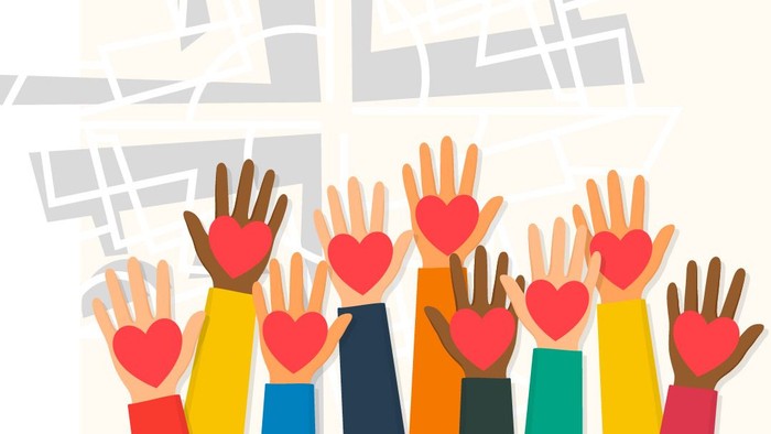 Viele Hände mit Herzsymbolen vor einer Stadtkarte