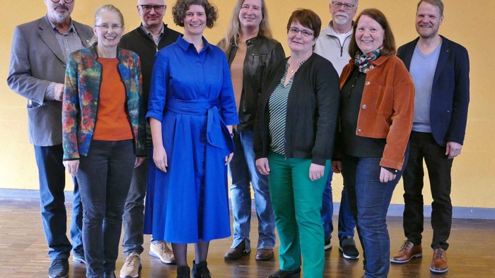 Gruppenbild von 9 Personen: von links: Christan Abendroth, Corinna Luttropp-Engelhardt, Thomas Dilger, Anja Fülling, Inga Siemon, Stefanie Roß-Stabernack, Rainer Tempel, Ute Jäger, Oliver Körner