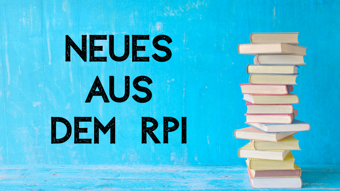 Ein Stapel Bücher neben dem Text „Neues aus dem RPI“ auf blauem Hintergrund.