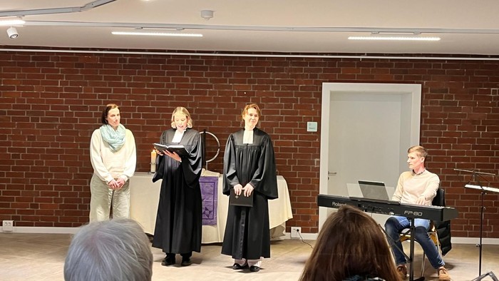 Ein Bild mit den Pfarrerinnen und dem Team.