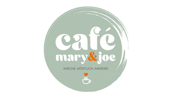 „Café Mary & Joe“-Logo mit gemütlichem Slogan und Kaffeetassen-Symbol.