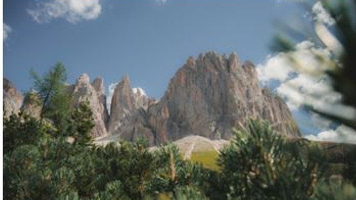 Werbeflyer für die religiöse Familienfahrt des Dekanats Kinzigtal nach Südtirol vom 3. bis 9. Oktober 2026.