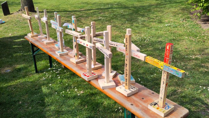 Kreuze mit den Konfirmationssprüchen gestalten