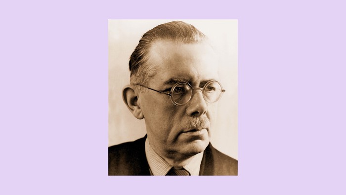 Ein älterer Mann mit Brille und Anzug.