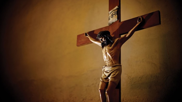 En crucifix med Jesus Kristus på korset.