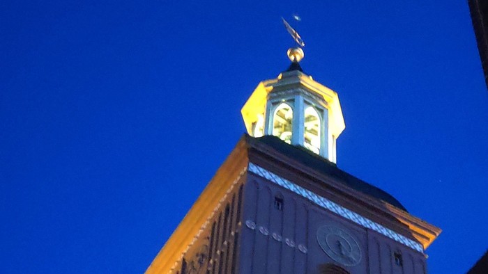 Kirche am Ostermorgen