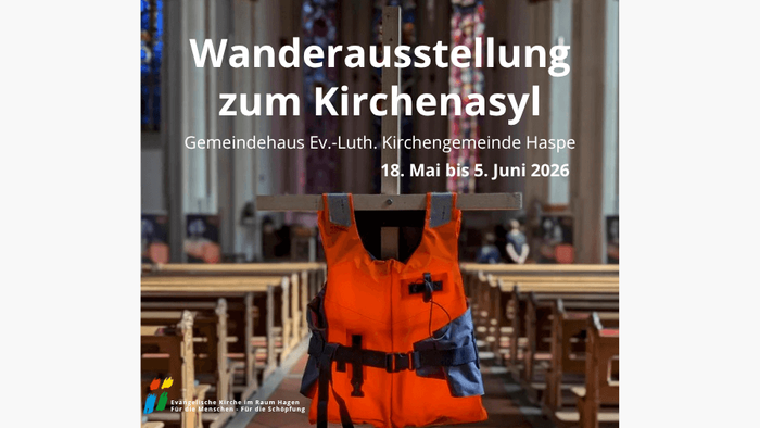 Plakat zur Wanderausstellung zum Kirchenasyl in der Evangelisch-Lutherischen Kirchengemeinde Haspe vom 18. Mai bis 5. Juni 2026. Im Vordergrund hängt eine orange Rettungsweste an einem Kreuz in einer Kirche, im Hintergrund sind Kirchenbänke und bunte Kirc