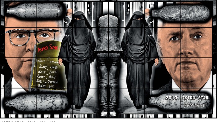Das Bild zeigt vier Personen in schwarz-weißen Porträts mit verschiedenen Gesichtsausdrücken.