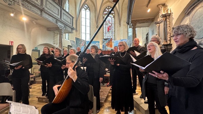 Der Kammerchor Dillenburg mit Prof. Johannes Monno beim Konzert Alla Luce in der Ev. Stadtkirche Dillenburg