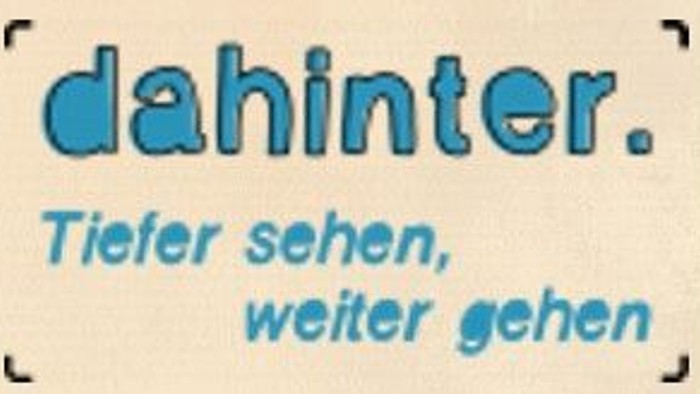 Plakat zur Einladung für eine Kreuzwegandacht 2026 mit Fokus auf vertiefter Besinnung und Gemeinschaftsengagement.