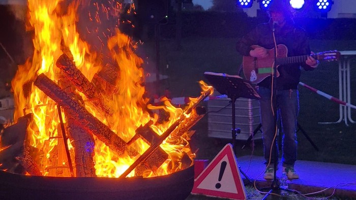 Bild vom Osterfeuer der Pfadfinder vom Stamm Heinrich Seuse am M-Haus Jugend