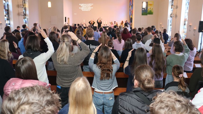 Jugendliche, Gottesdienst, Kirche