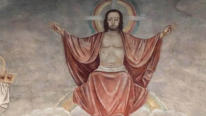 Ein Fresko mit einer Darstellung von Jesus, der auf einem Himmelsthron sitzt