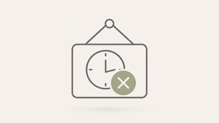 Symbol einer Uhr mit einem durchgestrichenen grünen Kreis, das Zeitmanagement- oder Planungsprobleme anzeigt.