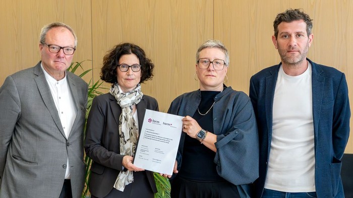 Übergabe der Studie zur Aufarbeitung sexualisierter Gewalt in der Markus-Kirchengemeinde am 12. Mai 2026: Superintendent Heinrich Fucks, Vizepräses Antje Menn, Prof. Dr. Johanna Sigl, Prof. Dr. Sebastian Hempel