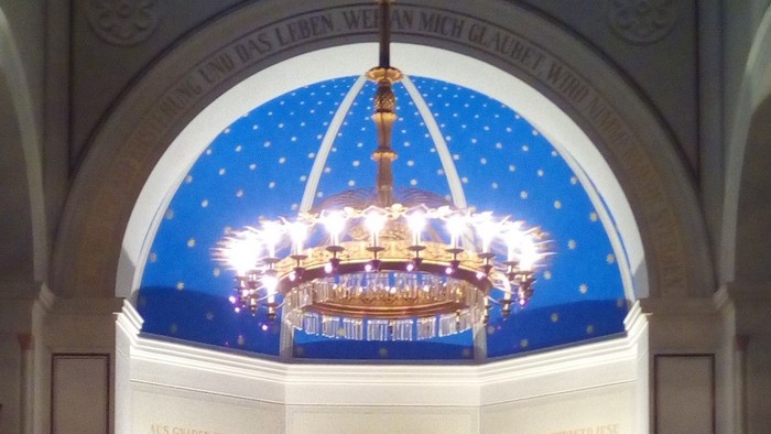 Kronleuchter in Caputher Kirche