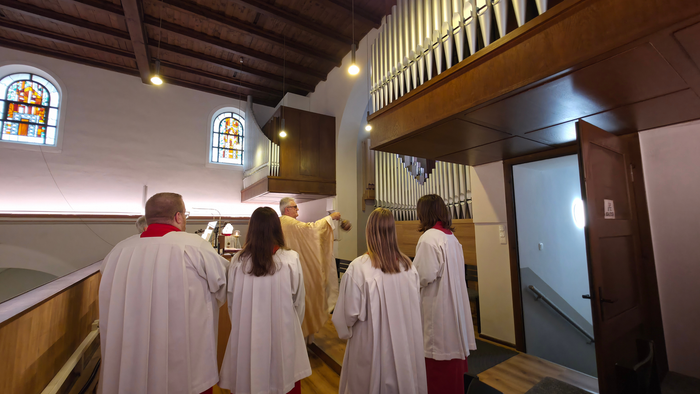 Segnung der Orgel in St. Antonius Alstaden mit Weihrauch