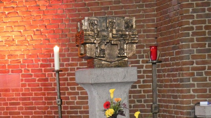 Bild des geschmückten Tabernakels in St. Barbara Könighardt