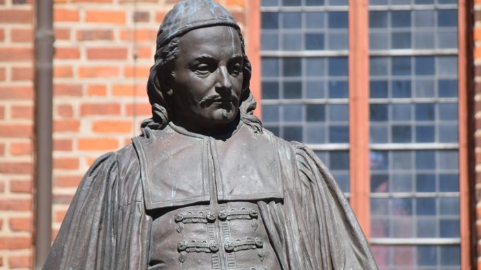 Paul-Gerhardt-Denkmal vor der St. Moritz-Kirche Mittenwalde