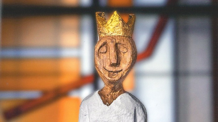 Geschnitze Holzfigur. König, sitzend