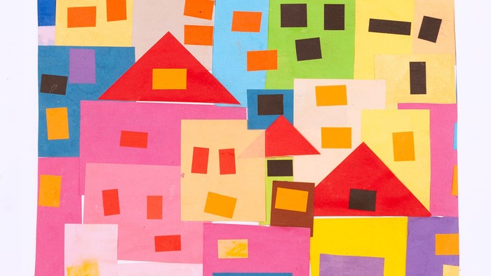 Bunte abstrakte Collage aus geometrischen Formen, die verspielte, vereinfachte Häuser aus leuchtenden Papiersquares bilden.