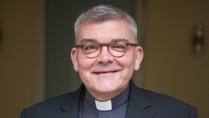 Portraitfoto von Monsignore Günther