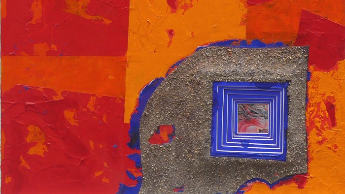 Abstraktes Kunstwerk mit kräftigen Rottönen, Orangen und einem geometrischen blau-grauen Quadrat mit konzentrischen Linien.