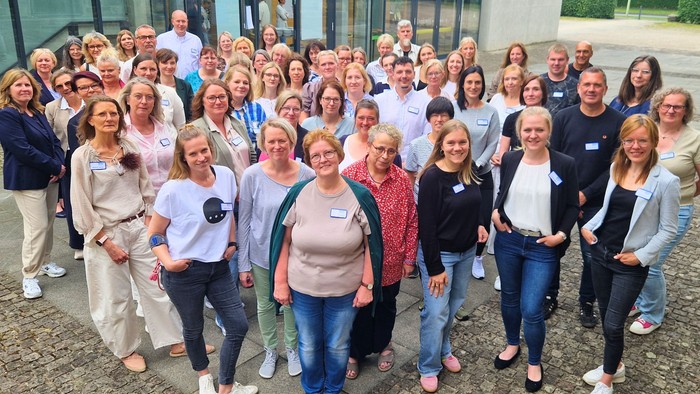 Ein starkes Netzwerk für die Zukunft: Die Leitungen der 59 evangelischen Kitas und das Leitungsteam der Diakonie Mark-Ruhr Kindertageseinrichtungen bereiten sich gemeinsam auf den Start zum 1. August vor.