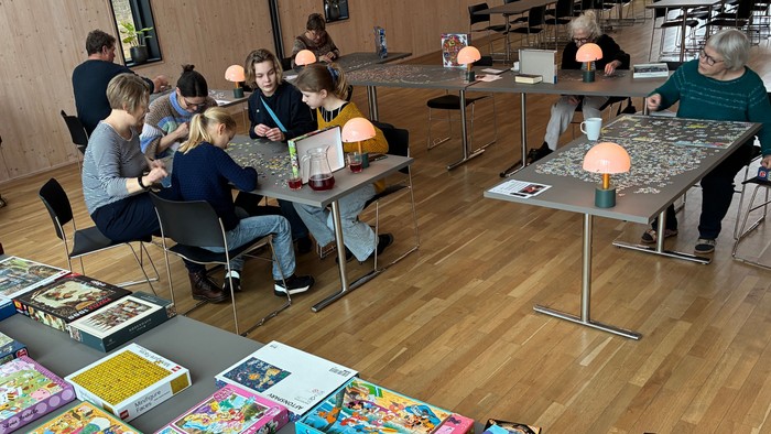Flere unge og ældre lægger puslespil