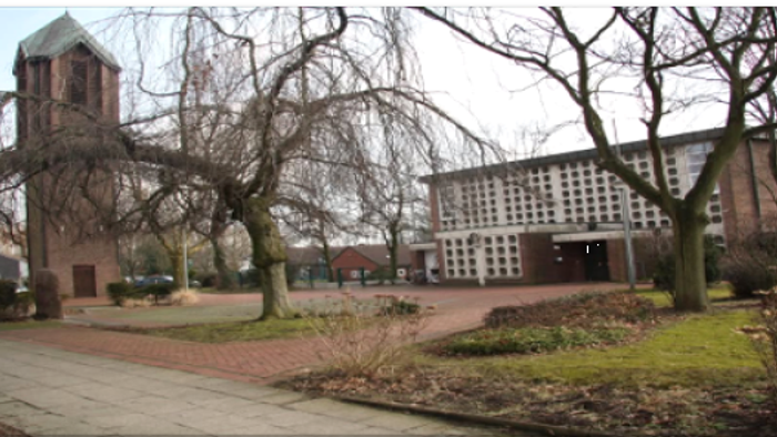 Außenaufnahme der Schul- und Sozialkirche St. Jakobus in OB-Tackenberg