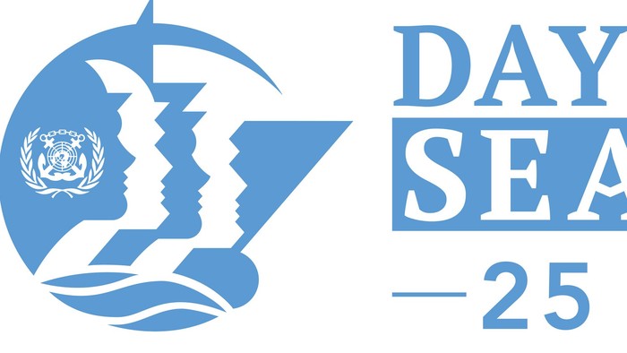 Logo, der fejrer Søfartens Dag, som afholdes årligt den 25. juni, med maritime symboler.