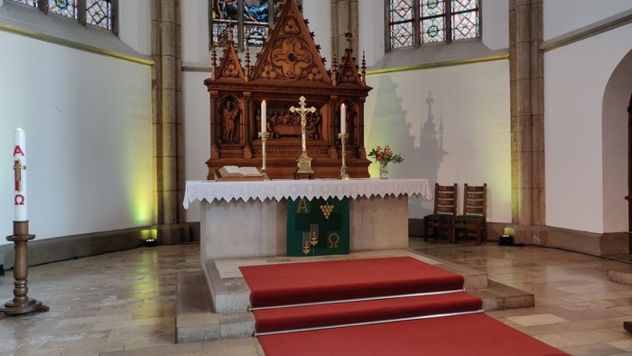 Foto vom Altar der Lahder Kirche