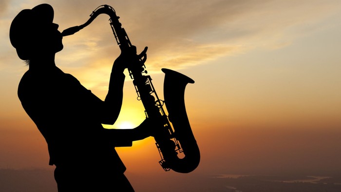 Saxophonspieler am Abend