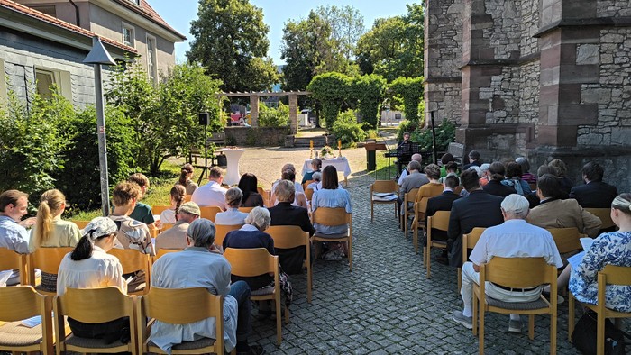 Innenhof St. Albani beim Frischluftgottesdienst