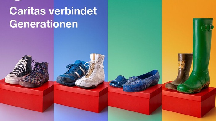 Ein farbenfrohes Werbeplakat, das zeigt, wie Caritas Generationen durch vielfältiges Schuhwerk verbindet – in Zusammenarbeit mit der Glücksspirale.