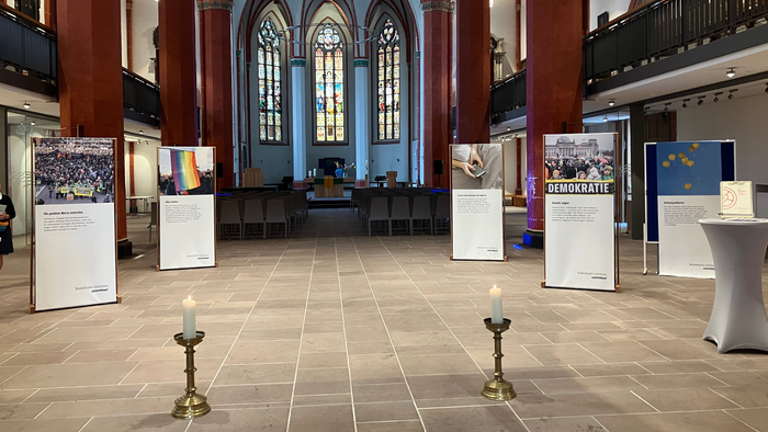 Ausstellung Demokratie schützen in St. Johannis